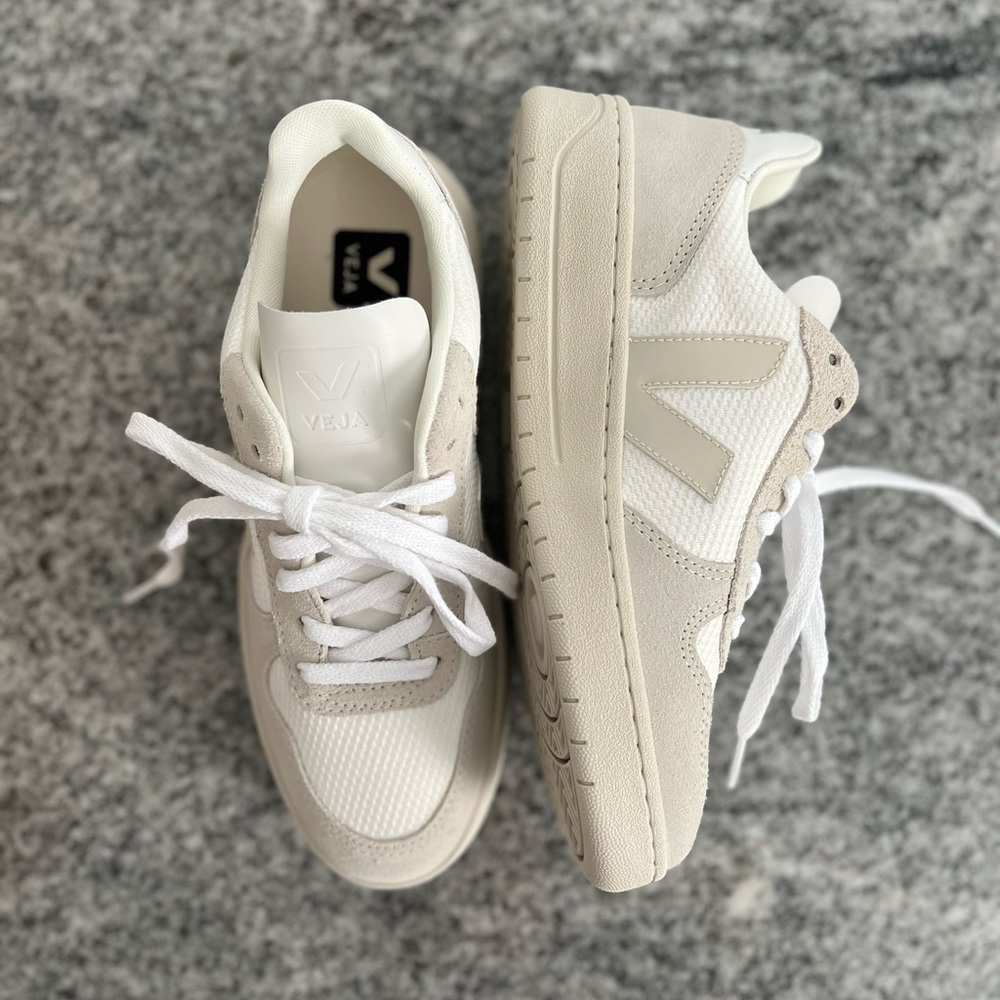 VEJA V-10 Leather Sneaker
